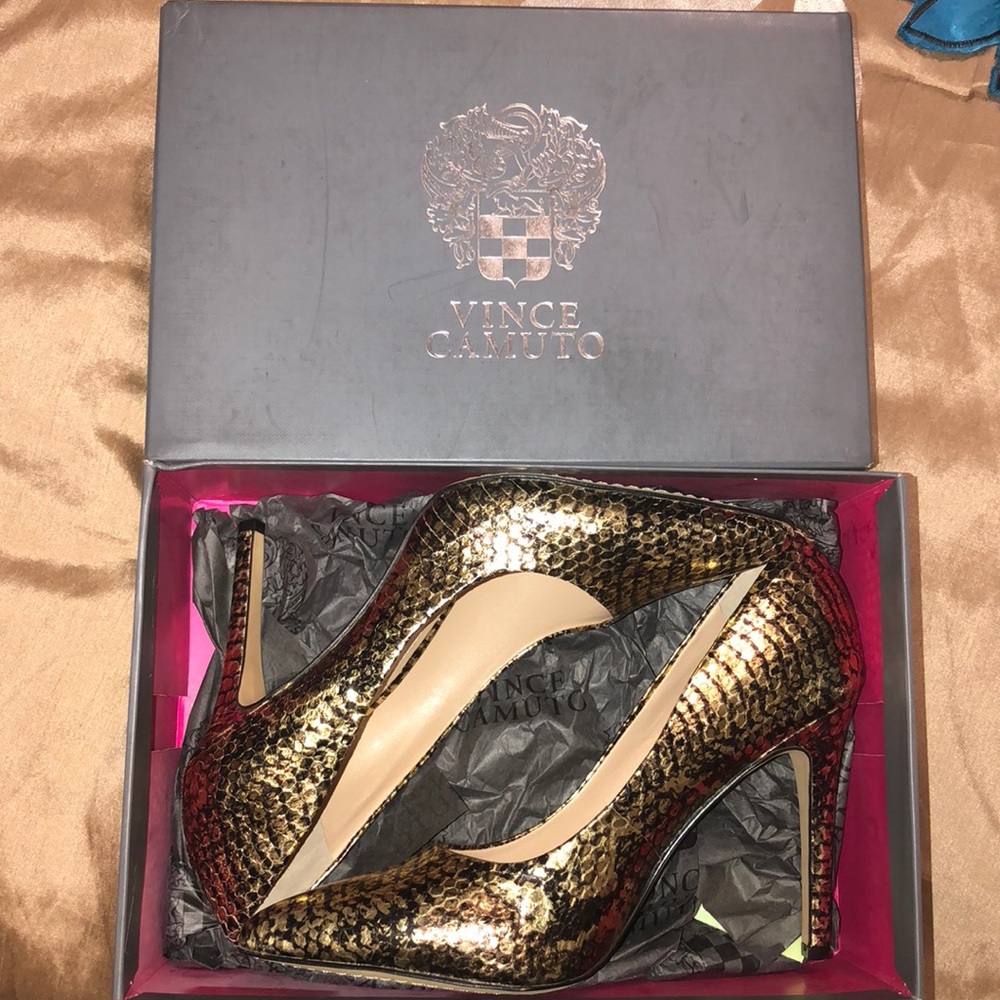 Vince Camito pump